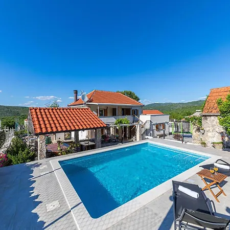 Beautiful In Trolokve With Kitchen Prgomet