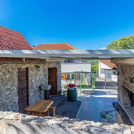 Beautiful In Trolokve With Kitchen Prgomet