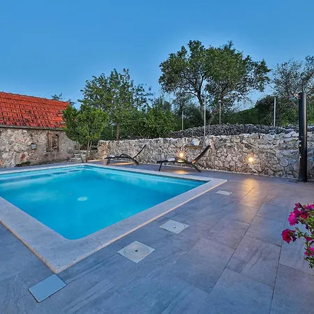 بيت للعطل Beautiful In Trolokve With Kitchen Prgomet