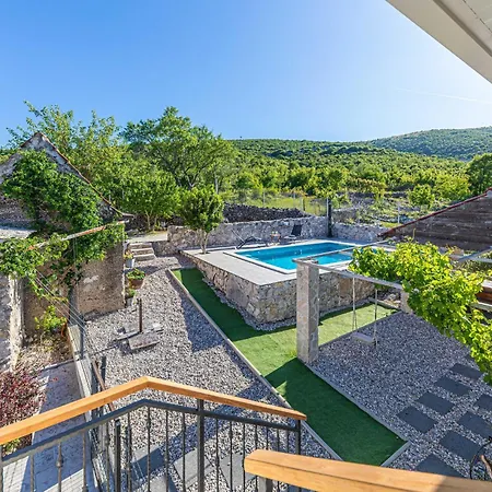 بيت للعطل Beautiful In Trolokve With Kitchen *